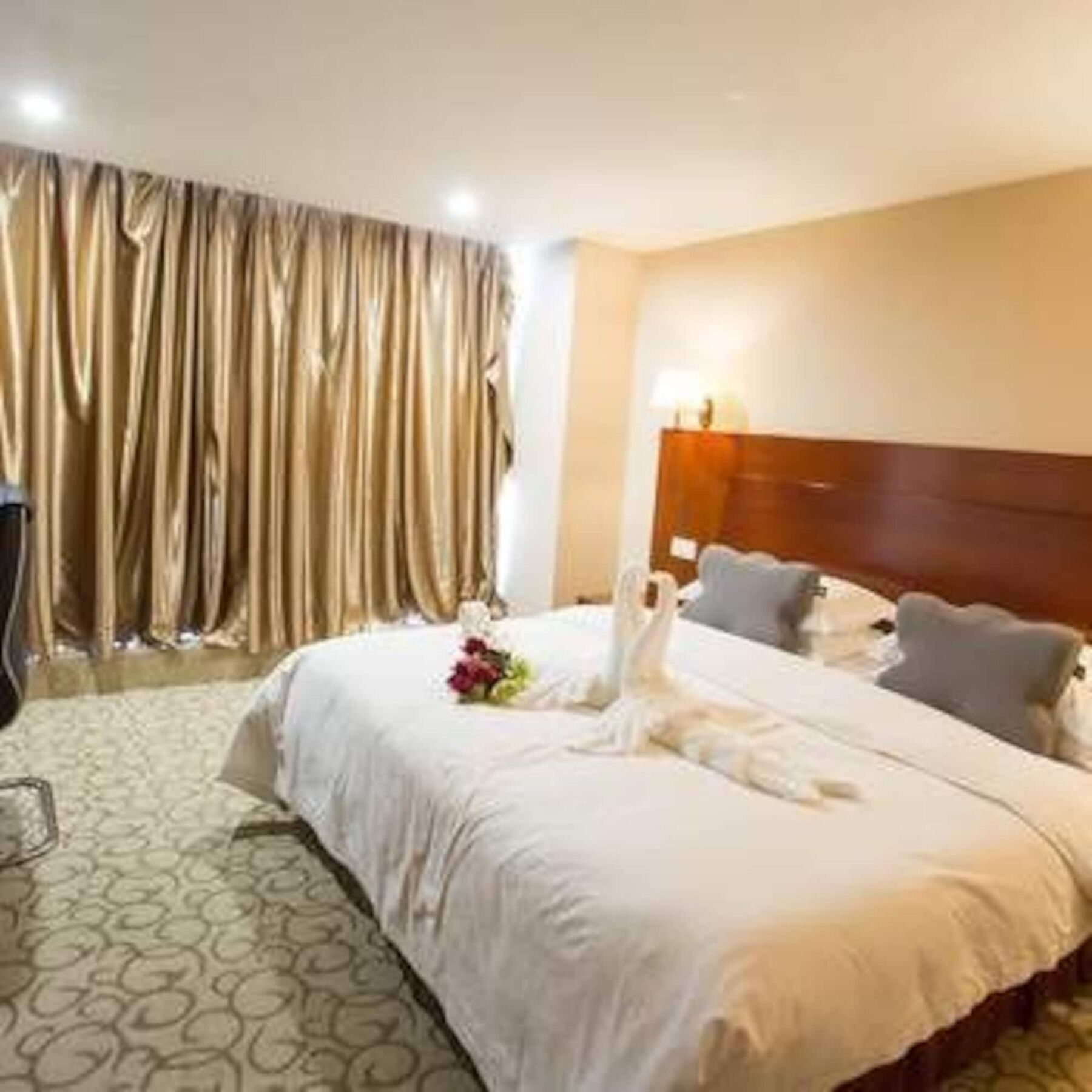 Chonpines Hotel Anshun Exterior photo